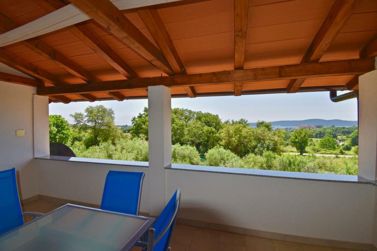 Relaxing Holiday House With Terrace Sea View Medulin Exterior foto
