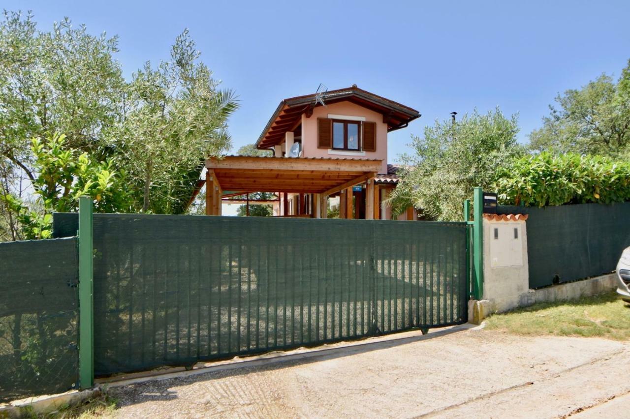 Relaxing Holiday House With Terrace Sea View Medulin Exterior foto